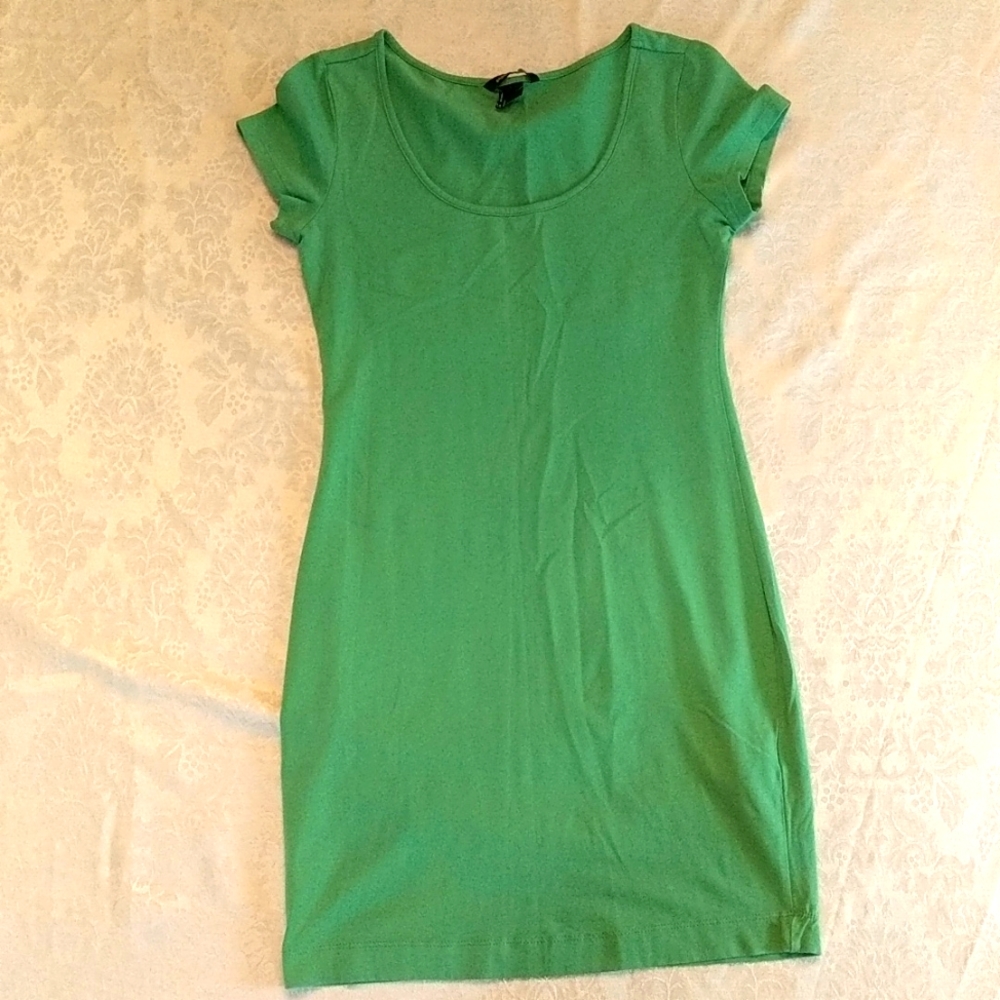 H&M, Green, form fitting dress. Size: S
